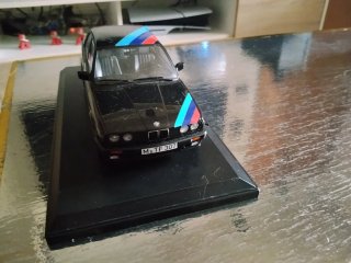 Réplica BMW e30 325i Metal 1/8