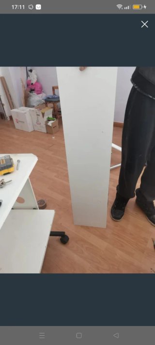 Balda blanca de madera