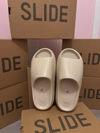 Adidas Yeezy Slides Beige