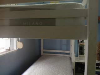 Litera de madera blanca en perfecto estado