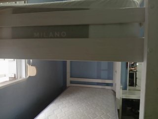 Litera de madera blanca en perfecto estado