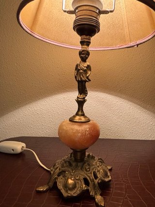 Lamparita antigua bronce y mármol. Pantalla