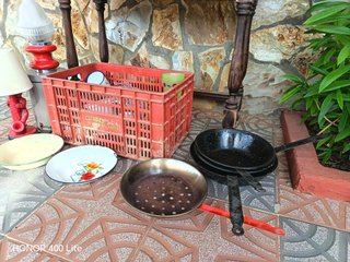 Mesa madera rústica + Lote de cocina
