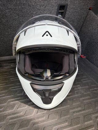 Casco de moto blanco nuevo. Talla L