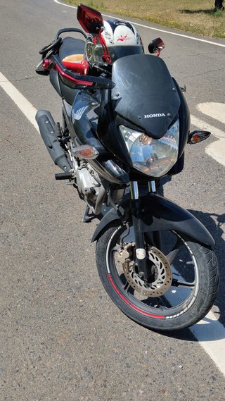 Honda CB 125 Negra y Roja