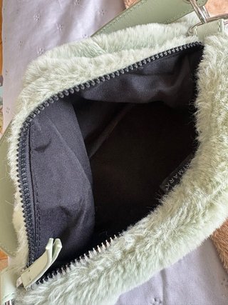 Bolso verde peludo