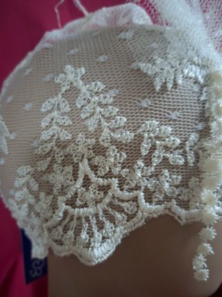 Gorro de novia encaje y plumas