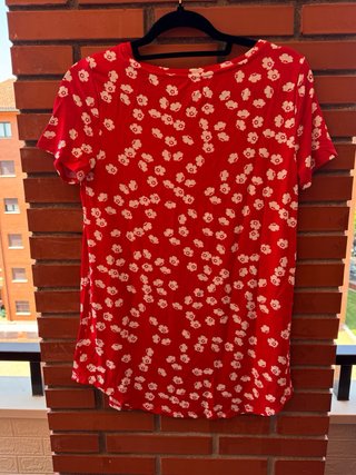 Camiseta floral roja y blanca mujer