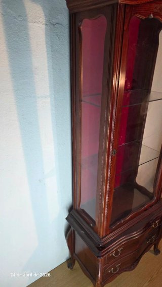 Vitrina antigua tapizada madera y cristal