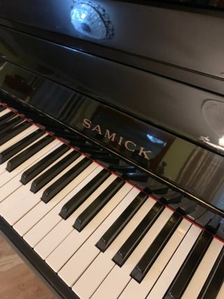 Piano SAMICK negro