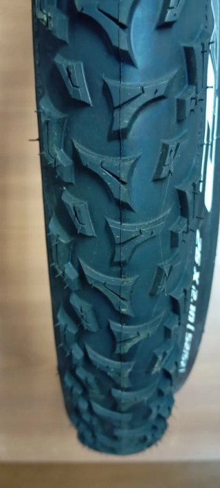 Culotes (5) y Bontrager XR2 26x2.10 (52/52)