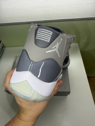 Zapatilla Jordan Gris y Blanca