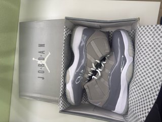 Zapatilla Jordan Gris y Blanca