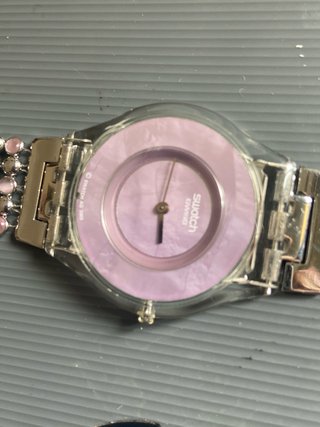 Reloj Swatch Rosa y Plateado