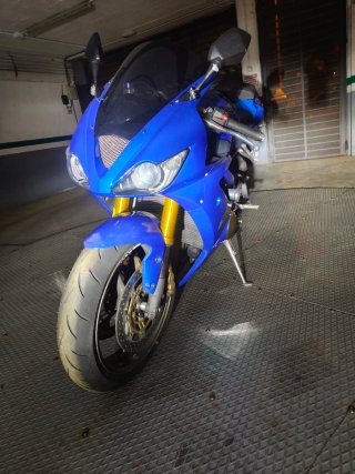 Triumph Daytona 675 Azul