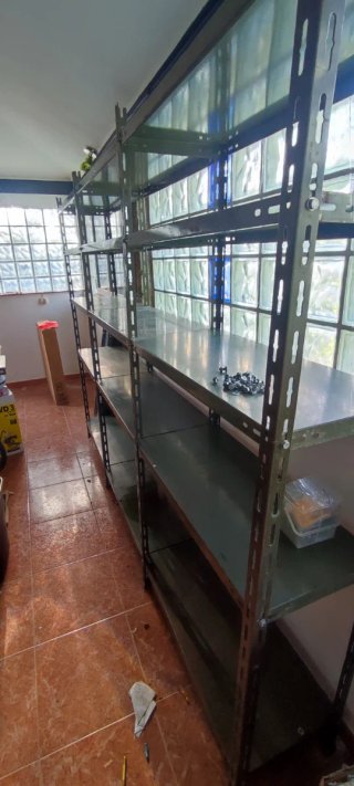 Estanterías metálicas