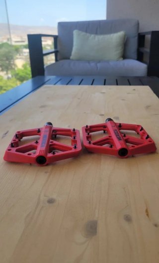 Pedales MTB rojos