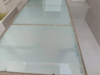 Mesa exterior patio resina símil ratán resistente