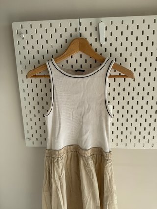 Vestido midi beige y blanco talla M