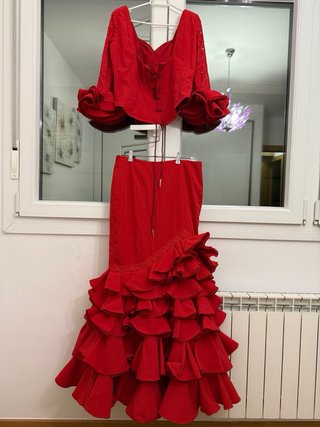 Traje de flamenca rojo con volantes