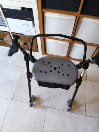 Andador con asiento y ruedas Forta