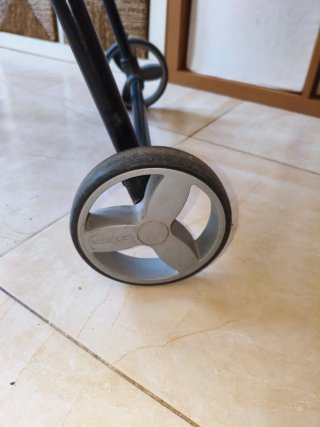 Andador con asiento y ruedas Forta