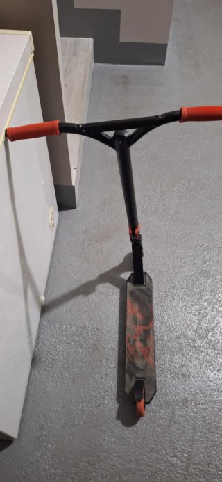 Patinete freestyle negro y naranja