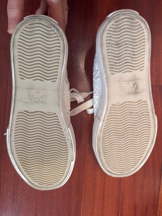 Tenis Zara encaje blanco. Nuevos. OJO- talla 34 -