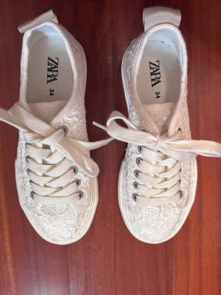 Tenis Zara encaje blanco. Nuevos. OJO- talla 34 -