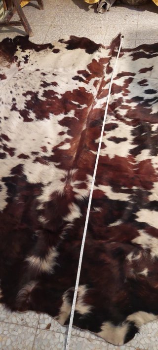 Piel de vaca auténtica marrón, negra y blanca