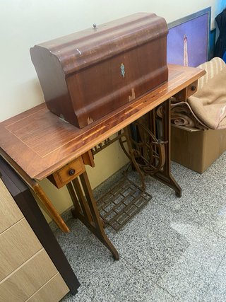 Máquina de coser Alfa antigua