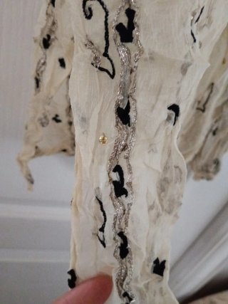 Túnica bordada beige y negra