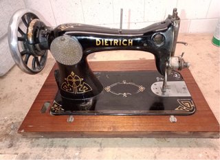 Macchina da cucire vintage Dietrich