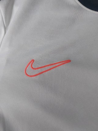 Camiseta Nike Blanca y Negra