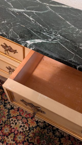 Mueble tocador con mármol