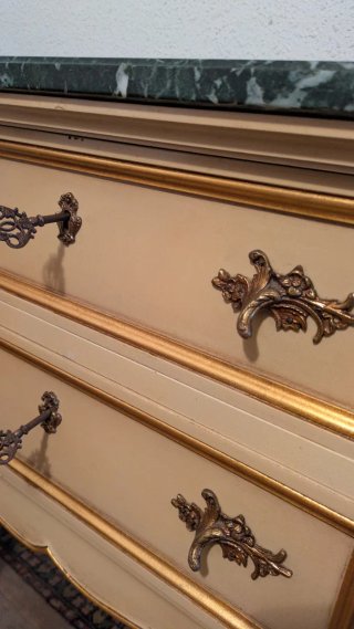 Mueble tocador con mármol