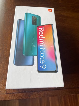 Xiaomi Redmi Note 9 con custodia rosa inclusa