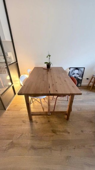 Mesa de comedor de madera