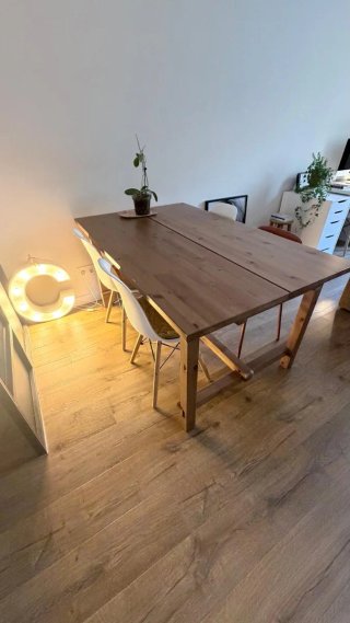 Mesa de comedor de madera