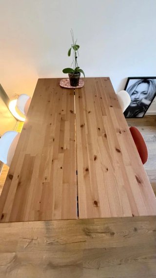 Mesa de comedor de madera