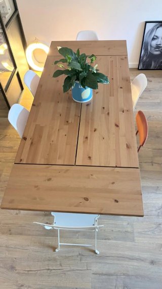Mesa de comedor de madera
