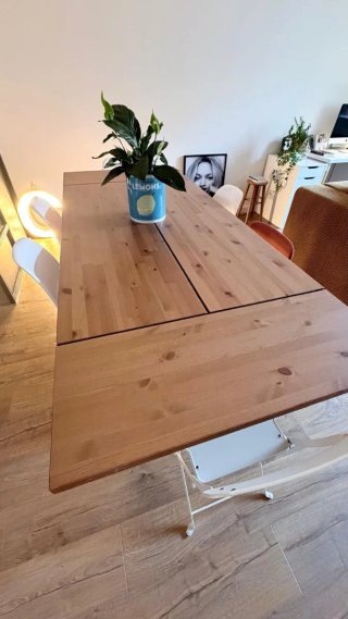 Mesa de comedor de madera