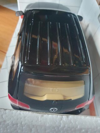 Volkswagen Touareg 1:18 Bburago