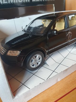 Volkswagen Touareg 1:18 Bburago