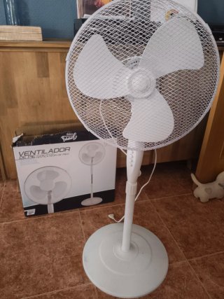 Lote 4 Ventiladores de pie