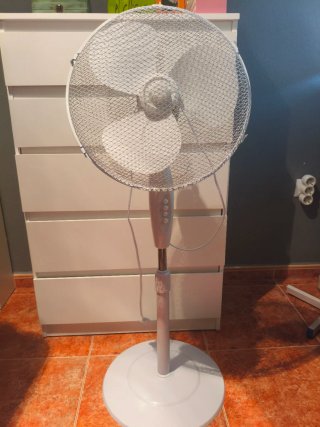 Lote 4 Ventiladores de pie