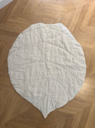 Alfombra infantil hoja LINo reversible dos tonos