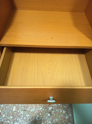 Cómoda de madera con 5 cajones