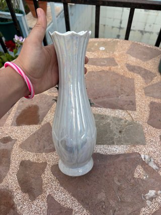 Jarrón de cerámica con flores