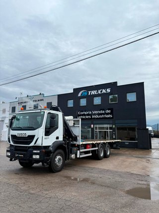 Camion grua Iveco Eurotrakker 360EEV 2013